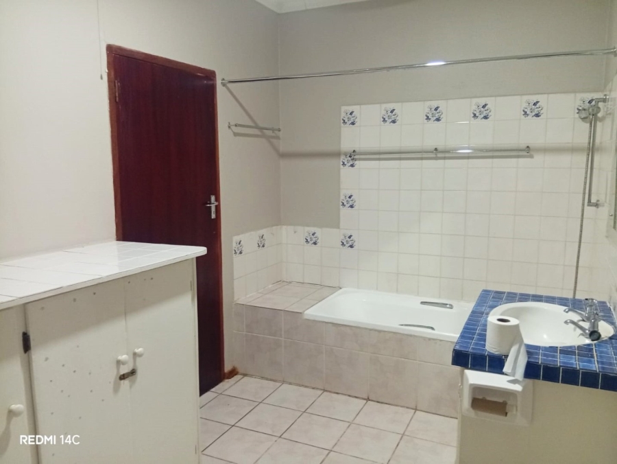 5 Bedroom Property for Sale in Universitas Ridge Free State